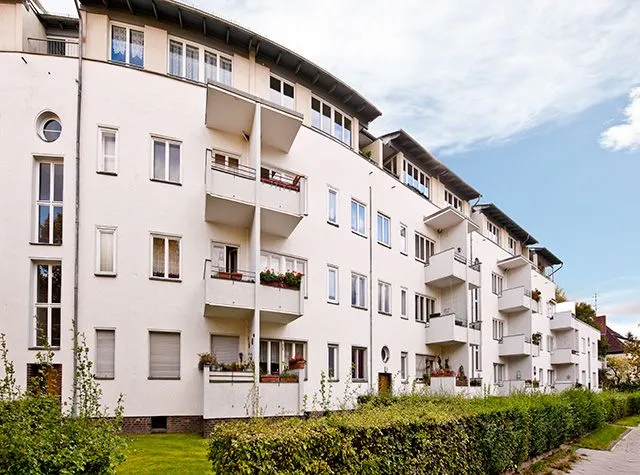 Geräumige 2-Zimmer-Dachgeschosswohnung mit Balkon in Berlin-Marienfelde – Ideal für Individualisten — photo 1